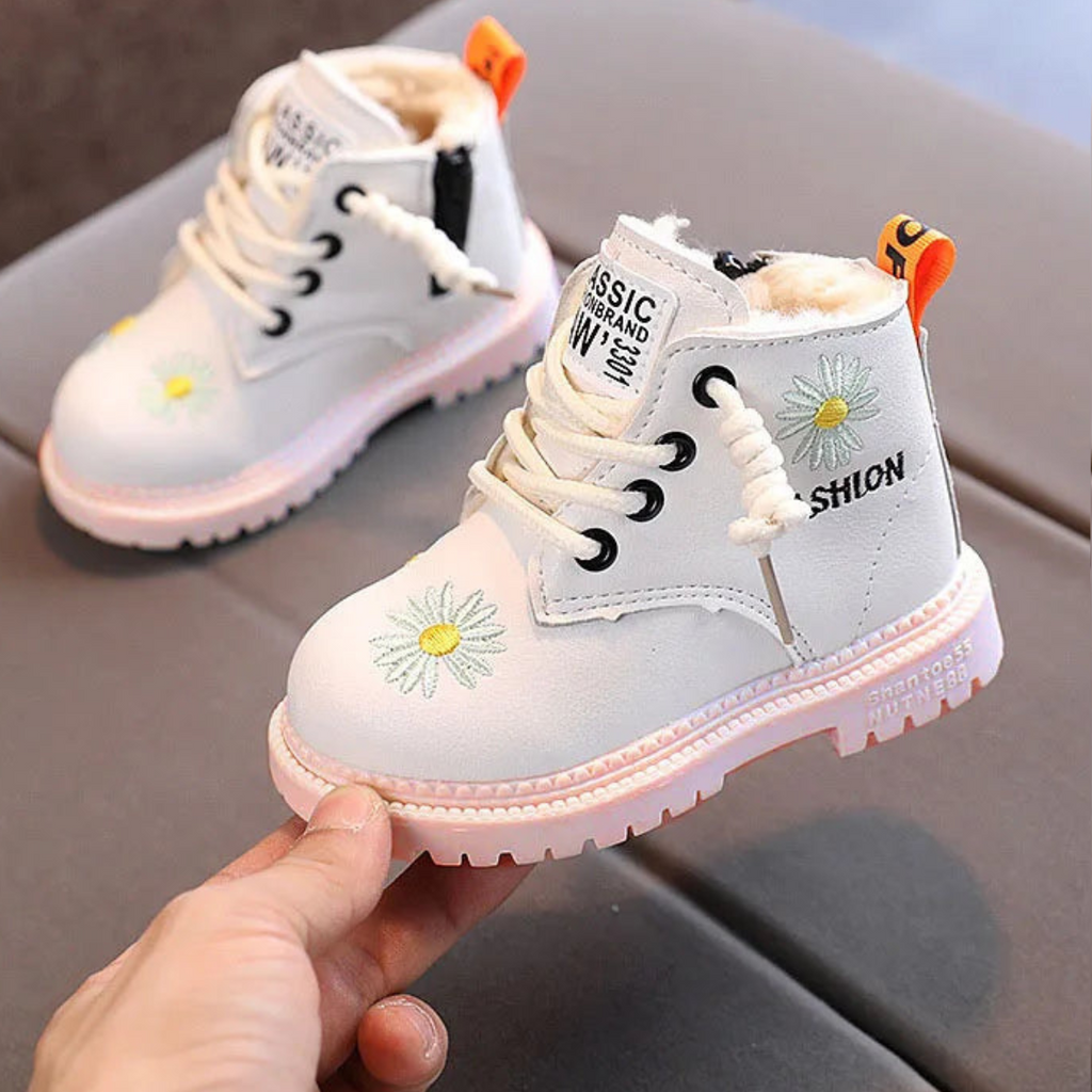 Bottes d'hiver pour enfants avec broderie de petites marguerites bleues