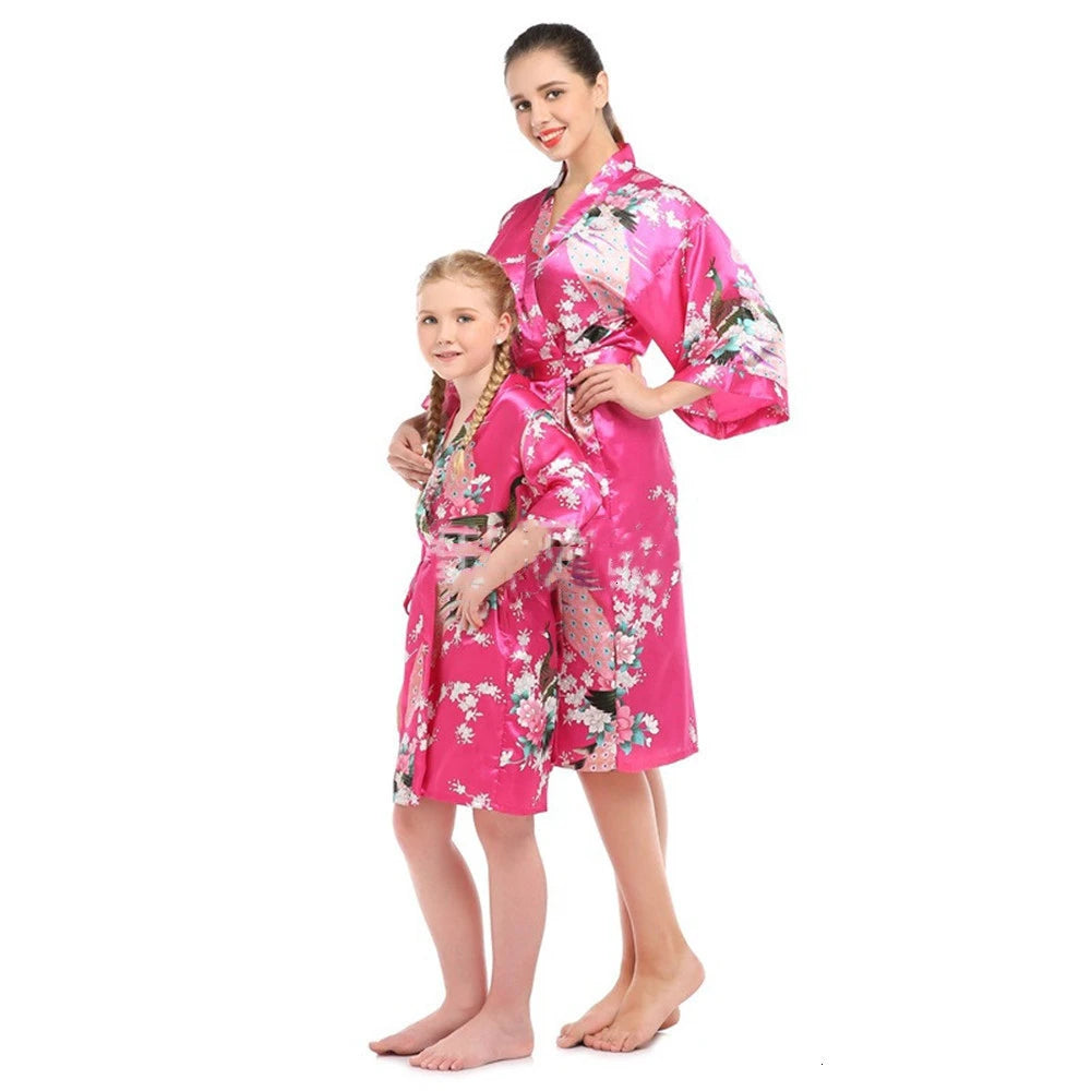 Kimonos fleuris roses assortis pour mère et fille