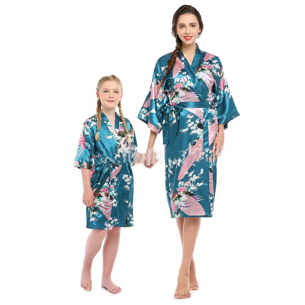 Kimonos fleuris assortis pour mère et fille