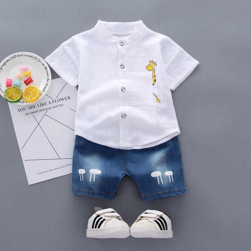 Ensemble de chemise blanche et short en jean 