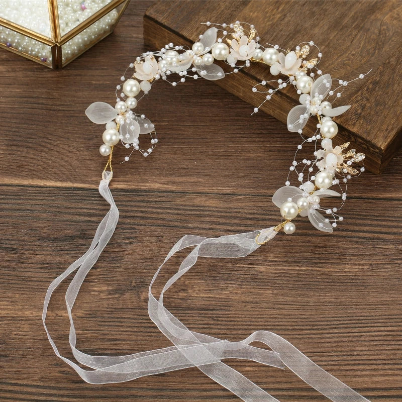 Bandeau fleuri posé sur la table