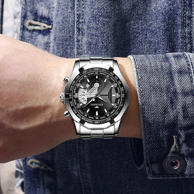 Homme portant la montre de Luxe FNGEEN