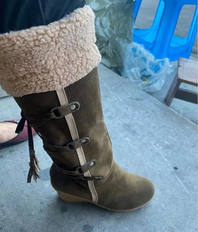 Bottes de neige kaki à talons compensées 