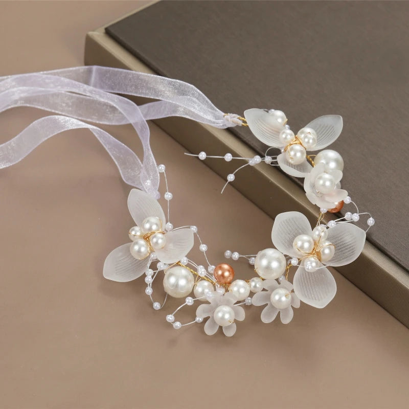  Couronne de perles et de fleurs blanche