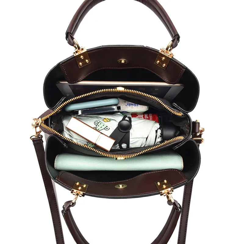 Intérieur du sac  à main à bandoulière tendance