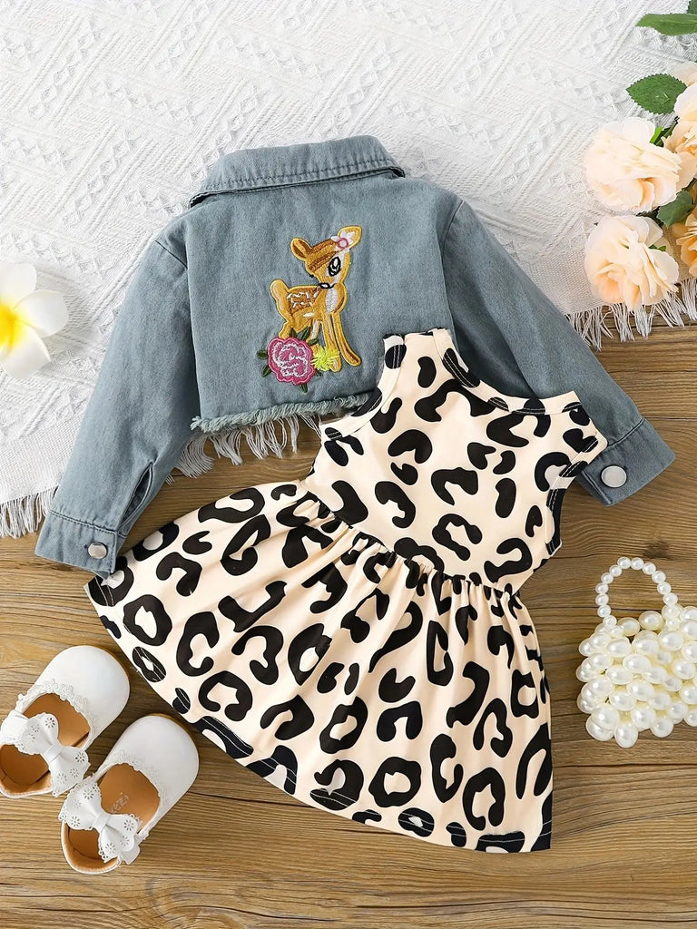 Robe imprimé fauve avec sa veste en jean brodée