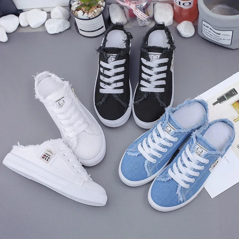 Baskets en toile en 3 coloris : bleu - noir ou blanc