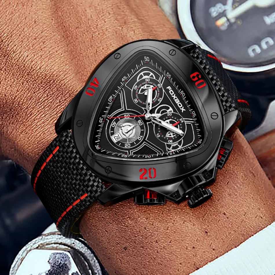 Homme portant la Montre Racing Vertex