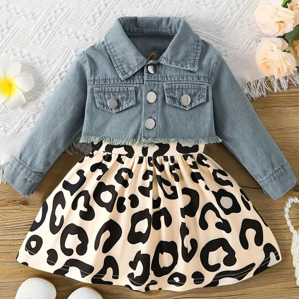 Robe sans manches  avec sa veste en jean