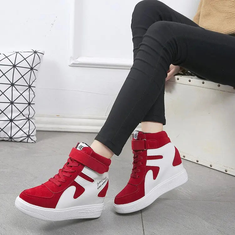 Baskets montantes rouges et blanches