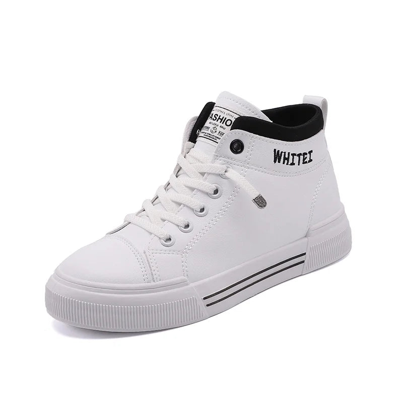 Chaussure de course blanche avec bord noir