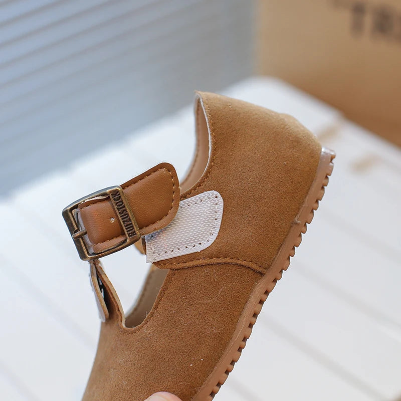 Fermeture des chaussures en cuir rétro pour enfants