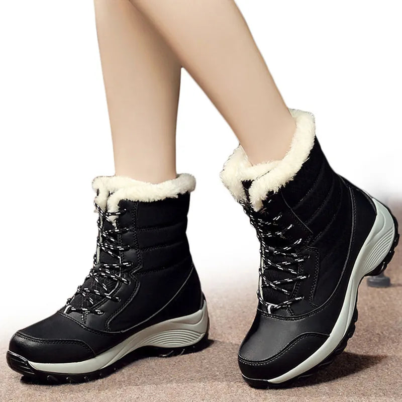 Femme portant les bottes de neige noires