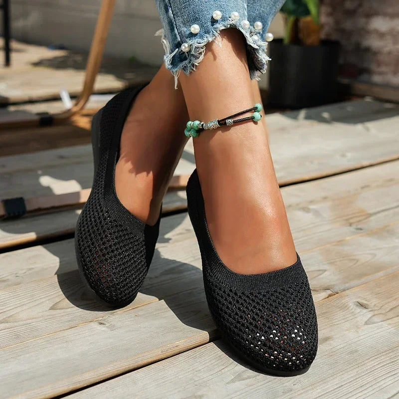 Chaussures plates noires pour femmes 